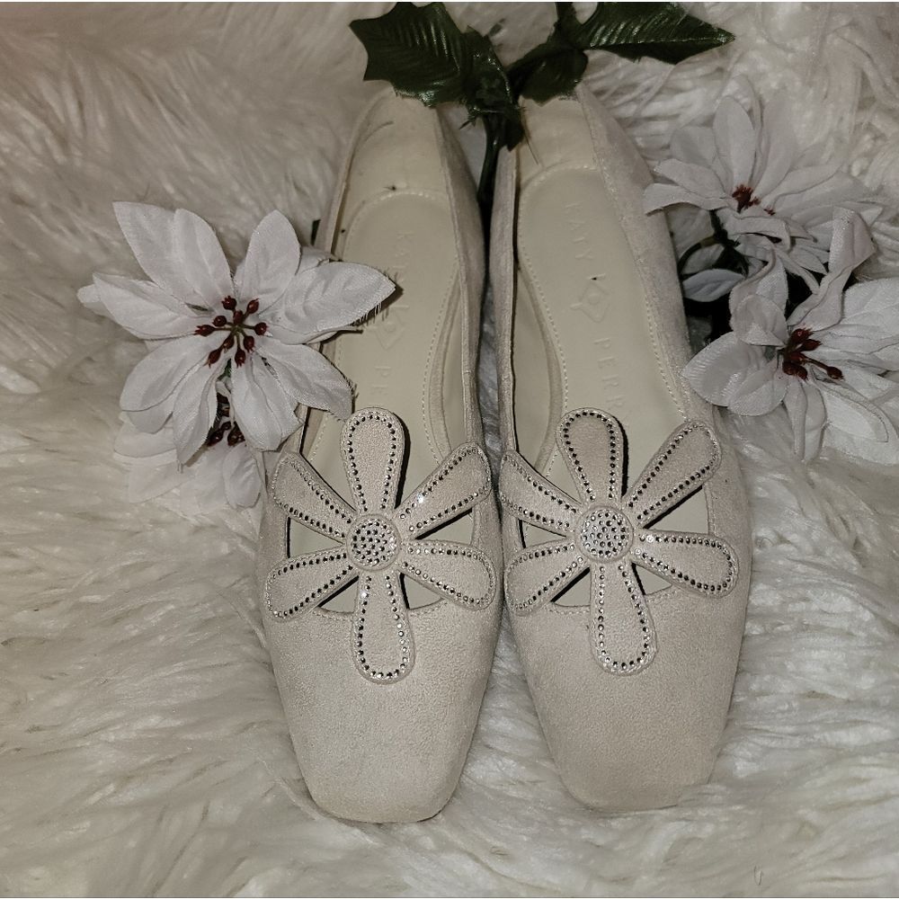 🆕️🥿Katy Perry Evie Daisy Slip-On Flats, Off White/Cream, Sz 8